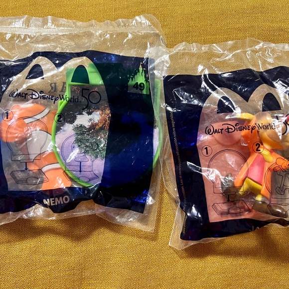 DisneyWorld 50th McDonalds Happy Meal Toys Nemo and Jaq - Picture 1 of 1